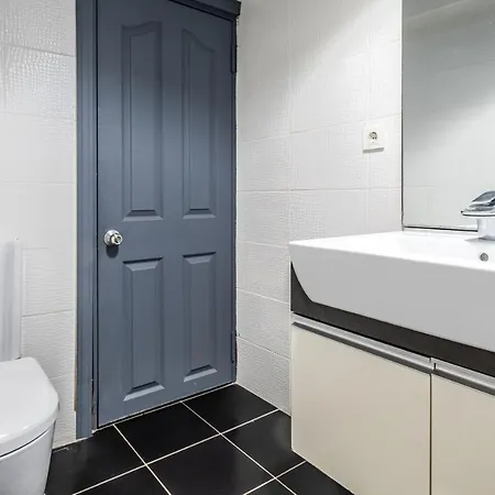 Chic Flat With Balcony In The Heart Of Beyoglu شقة اسطنبول