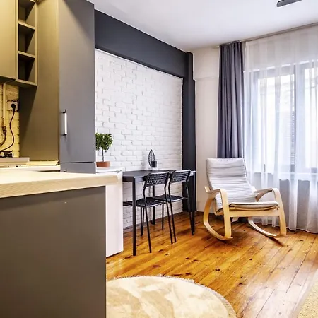 Apartment Chic Flat With Balcony In The Heart Of Beyoglu