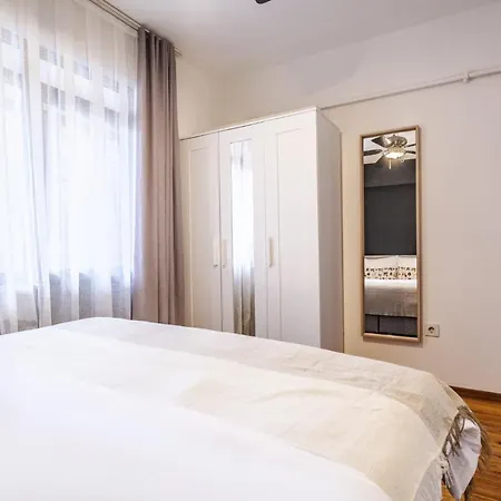 Chic Flat With Balcony In The Heart Of Beyoglu *