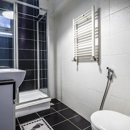 Chic Flat With Balcony In The Heart Of Beyoglu *